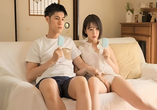 Cậu em âm thầm nhìn anh trai và chị dâu làm tình để học hỏi kỹ năng